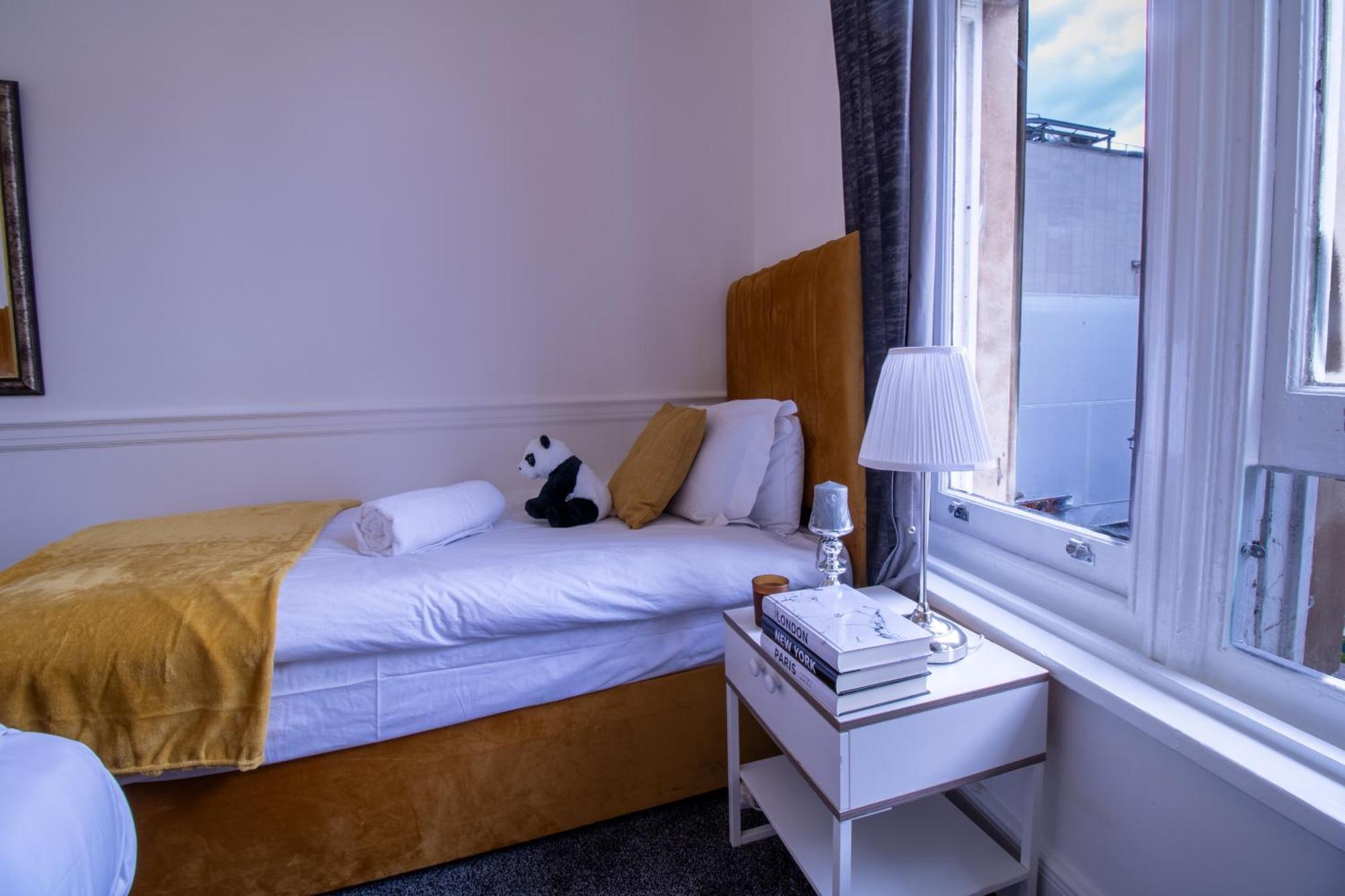 Oxford Street 1 Bedroom Shopping Retreat! 3gc London