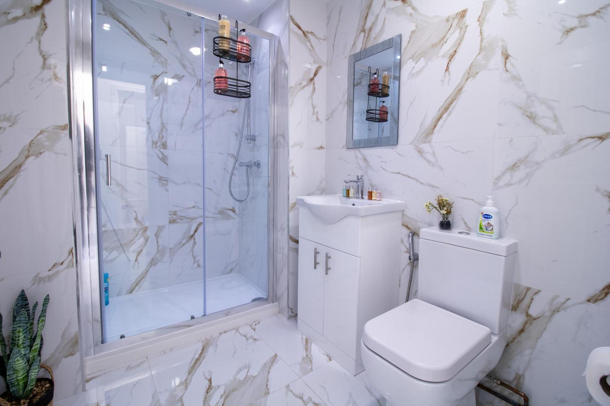 Oxford Street 1 Bedroom Shopping Retreat! 3gc Apartment