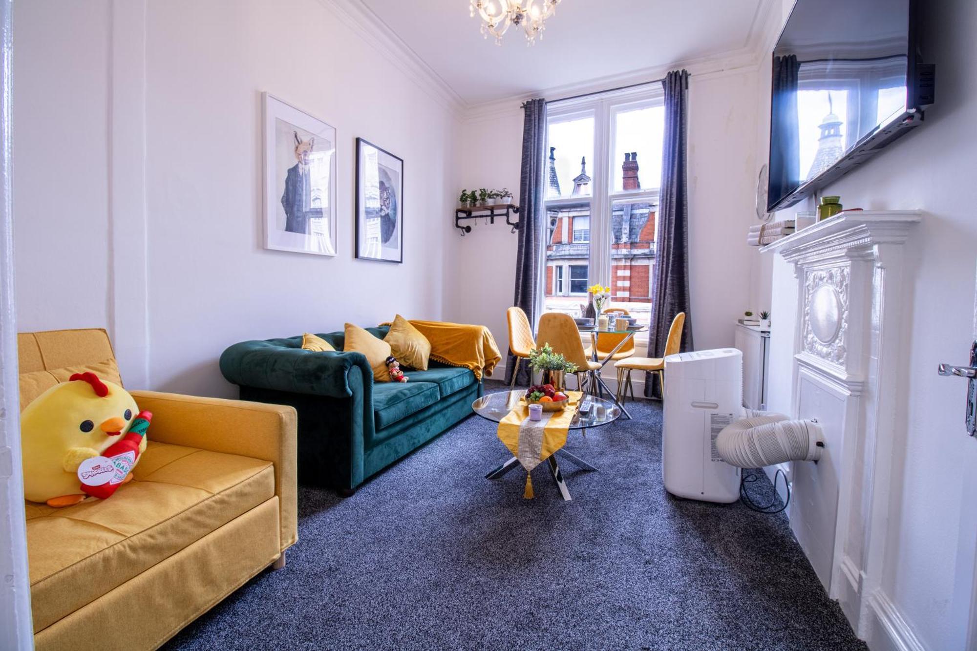 Oxford Street 1 Bedroom Shopping Retreat! 3gc Apartment London