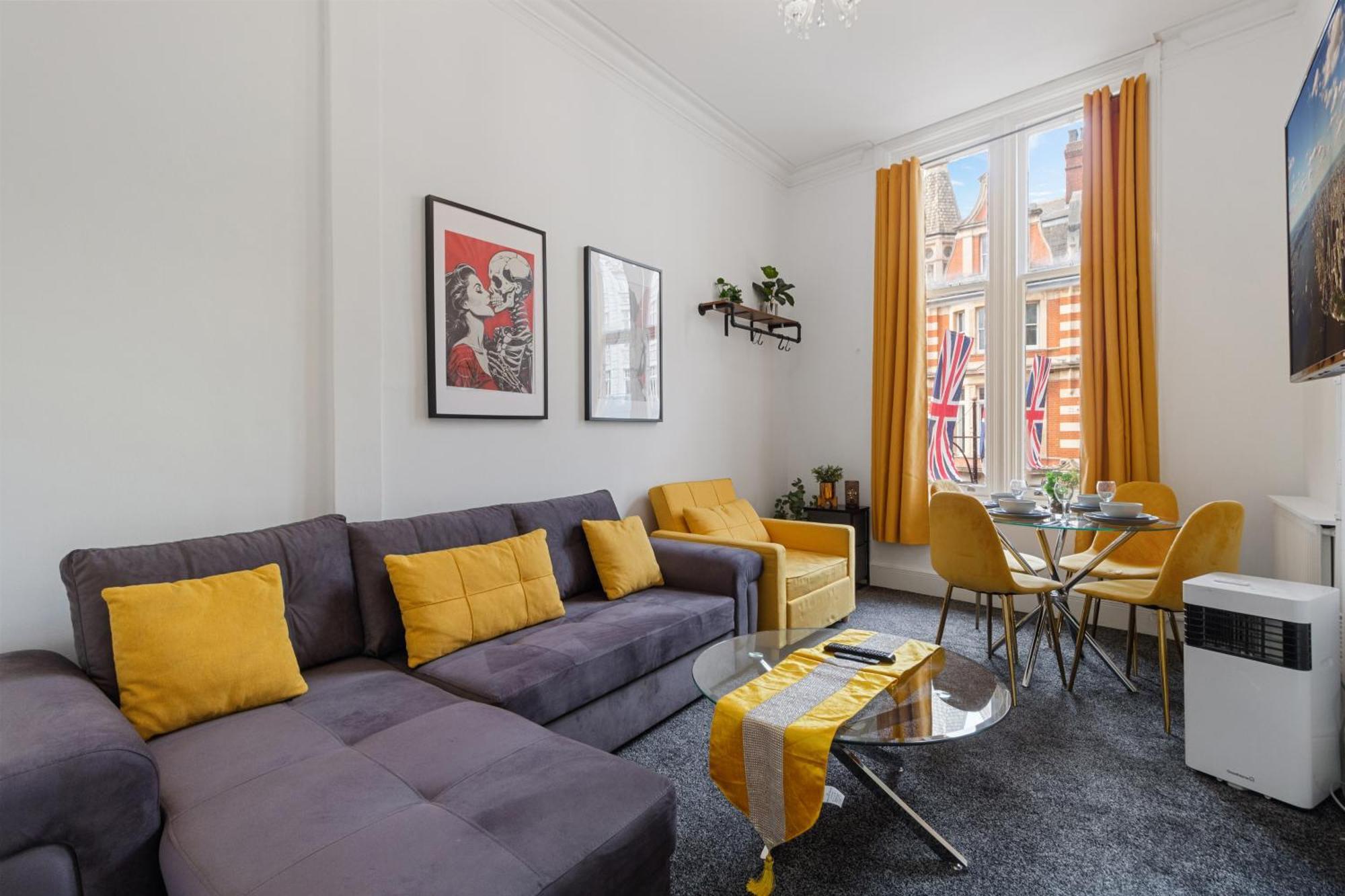 Oxford Street 1 Bedroom Shopping Retreat! 3gc London